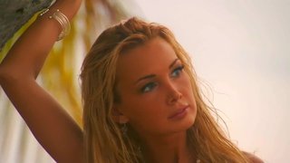 Devon disfrutando del sexo lésbico con una rubia caliente