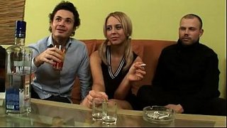 Mandy Dee echándose un trío con su marido y un guapo
