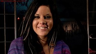 Un chavo tatuado cogiendo con la atractiva Madison Parker