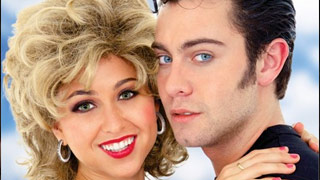 Orgía en el garaje de la parodia porno del musical Grease