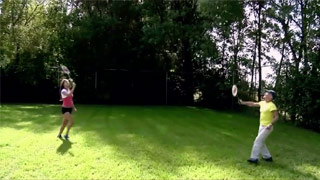 Angel Rivas echando pasión con un viejo de la residencia de ancianos, compa