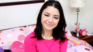 Daisy Summers teniendo sexo vaginal por primera vez hasta el final