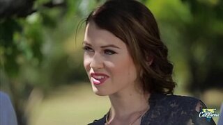 Misha Cross hace una mamada colectiva a unos fumadores del campus