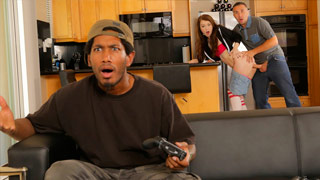 A escondidas Misha Cross coge con el mejor amigo de su novio negro