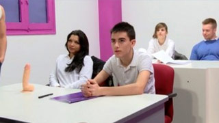 Clases de coger en español con Jordi, el niño polla y sus compañeras