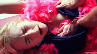 Odette Delacroix termina con la panocha llena de leche caliente