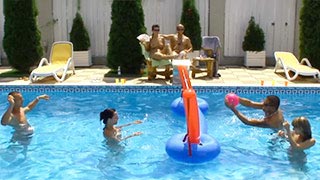 Juegos sexuales en la alberca con Blue Angel, Veronica y Virgine