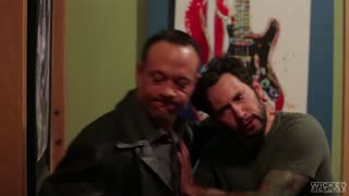 Un matón a sueldo golpea al novio de Asa Akira y luego se la coge