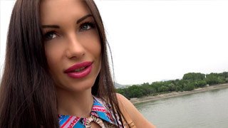 Sasha Rose acepta lana por echar pata en un parque en pleno día