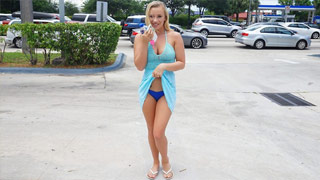 Cogiendo con Bailey Brooke en un taller a cambio de lana