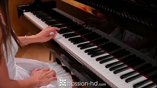 Teal Conrad cogiendo en una escena de incesto ficticio