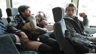 Bonnie Rotten y su novio macara teniendo sexo en un camión público