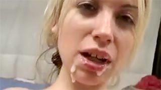 La chica porteña argentina Deborah Pratt chupando verga dura