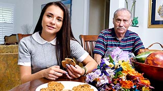 La inocente Kharlie Stone cogida en el geriátrico por abuelos