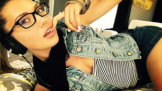 Elena Koshka cogida brutalmente por un sádico que la embaraza