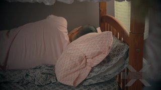 Rusa chichona viendo por primera vez porno con su hermanastro