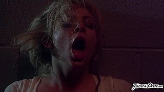 Violación anal en un callejón oscuro a una chavita llamada Bailey