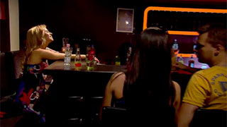 Cogiendo con una rubia caliente en el depósito de la discoteca