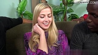 Negros con vergas enormes cogiendo duro a la dulce Abigaile Johnson