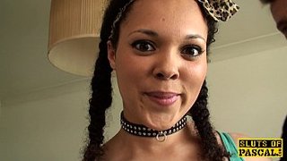 Boca cogida de la negra Kloe White donde arroja chorros por todas partes