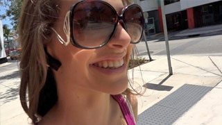 Kimmy Granger menea su trasero con desenfado encima de una rica verga