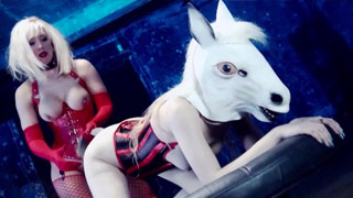 Esto sí que es una buena yegua. La mujer que se creía caballo, jajaja