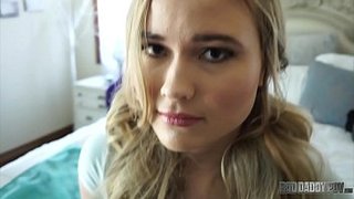 Esta chava ha sido mala y necesita un castigo. Alyssa Cole