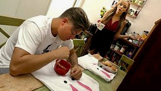 Joven madrastra perfecta se echa al hijastro. Pristine Edge