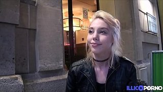 Los inicios de Kimber Delice. Un puro por la concha y doble penetración