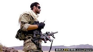 Parodia porno de Metal Gear Solid. Casey Calvert y Charles Dera