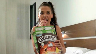 Joven nerviosa de 19 años echando un palo con ligue de Facebook. Su primera cogida anal