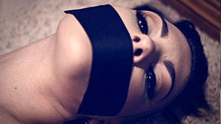 Rachael Madori acosada en el vestidor y forzada en el baño