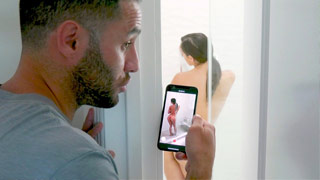 Abella Danger con los ojos vendados es engañada para echarse un palo con su hermanastro