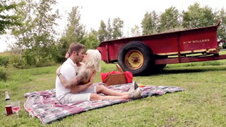 Me encanta echar campo al aire libre. La rancherita Vyxen Steel