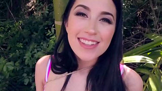 Chavita perdida en el monte rescatada a cambio de echarse un palomazo en el coche. Alex Coal