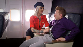 DP Star Sex Challenge: La azafata Kleio Valentein cogiendo en el avión