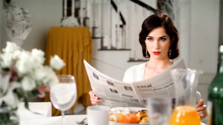 Evelyn Claire revive el éxtasis de la noche anterior en el carro