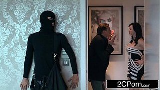 Invasión en casa, échate y gritaré a mi marido. Jasmine James