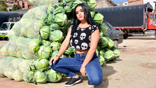 La zorra de las lechugas. La colombiana acepta coger con extraños por dinero