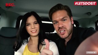 Lovenia Lux tiene un fuerte orgasmo en su casting porno