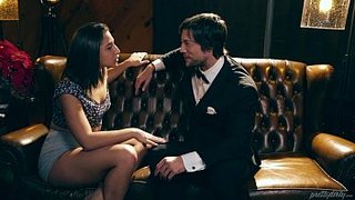 Abella Danger cae en una trampa sexual