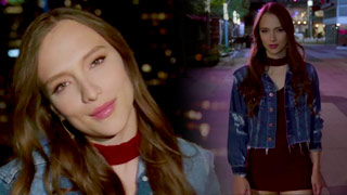 Izzy Lush muestra su cuerpo delicioso con una faldita que abraza su figura