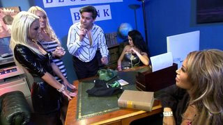 Rubias y más rubias - Escena 3. Orgía en la oficina del banco