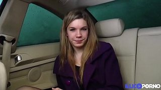 Joven francesita va al hotel con botella de champaña y termina en gangbang