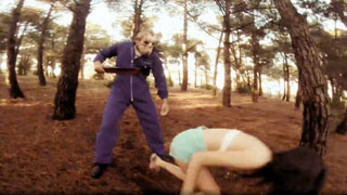 Parodia porno de Viernes 13. El asesino de la motosierra se echa a una chavita latina