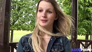 Una cara de ángel y un culo cachondo. Blondie