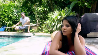 Rose Monroe vuelve a BangBros para ser enculada junto a la alberca