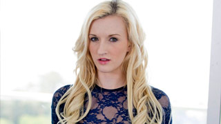 Skylar Green usa un vibrador mientras se echa un palomazo con la gran verga de Price Yahshua