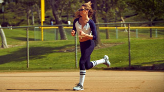 Kirsten Lee es mejor chupando vergas que bateando