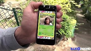 Entrenador de Pokemon francés sale a la caza y cogidón